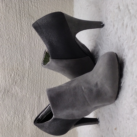 Dexflex Comfort Grey Metallic Suede Fabric Upper Almond Toe Side Zip Ankle Boot - Picture 1 of 15